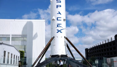 SpaceX stock slips as it announces $25 billion bond offering