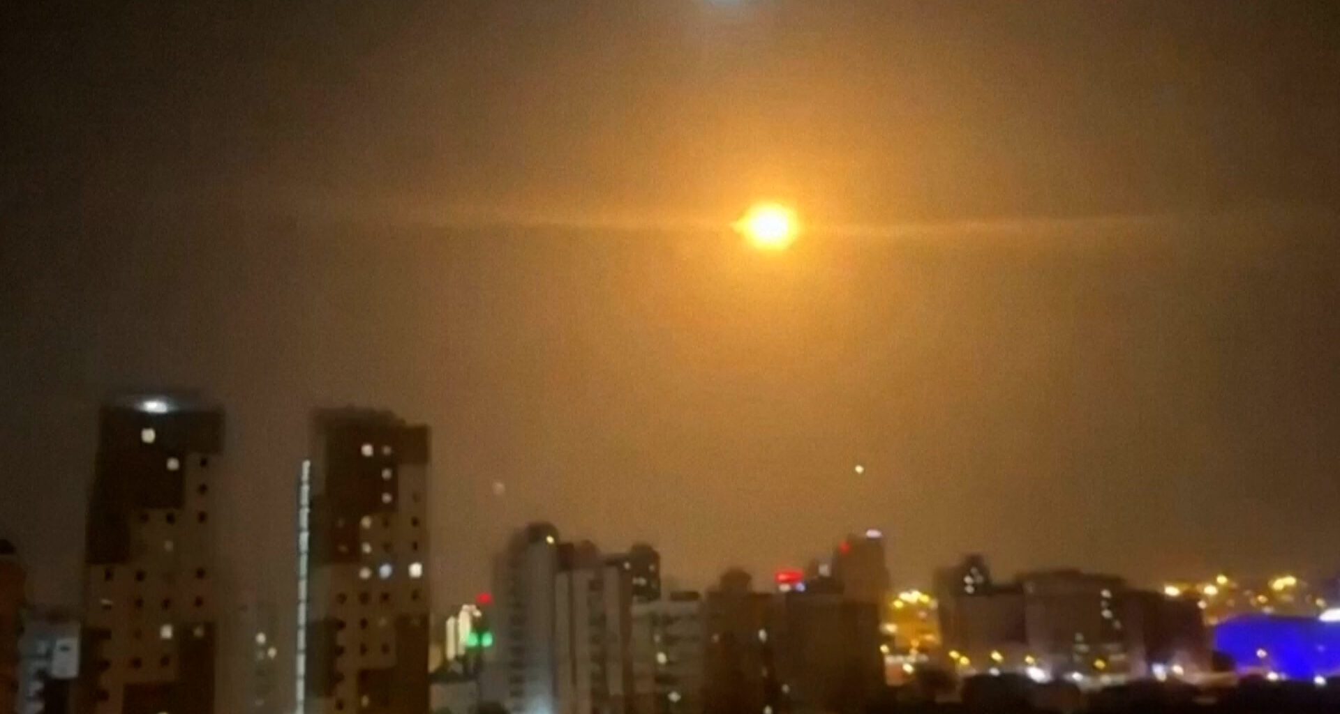 Videos show Kuwait intercepting ballistic missiles from Iran | US-Israel war on Iran