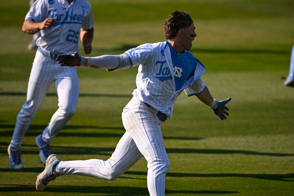 Owen Hull's Walk-Off Delivers UNC Baseball to College World Series