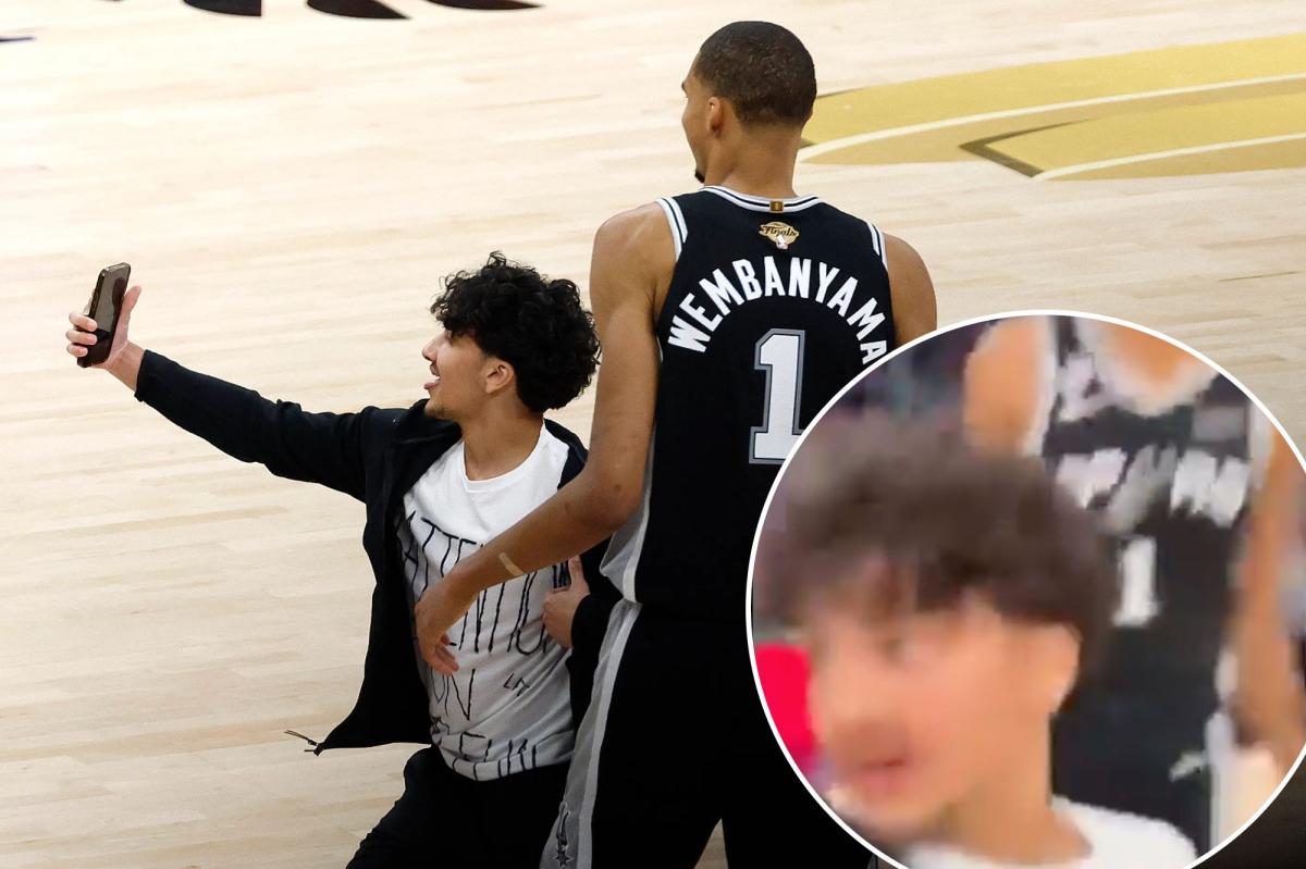 New angle shows fan storming court for selfie with smiling Victory Wembanyama in Knicks-Spurs NBA Finals