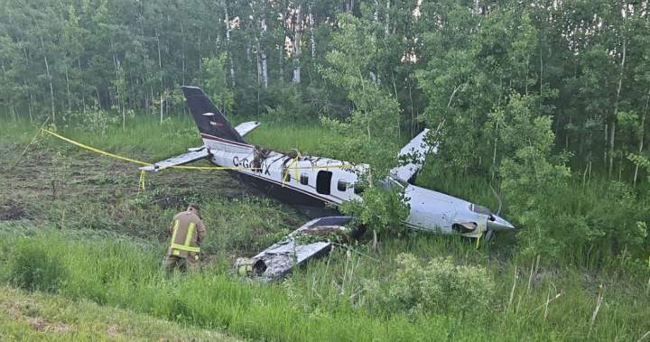 Plane makes emergency landing on Manitoba highway: RCMP - Winnipeg