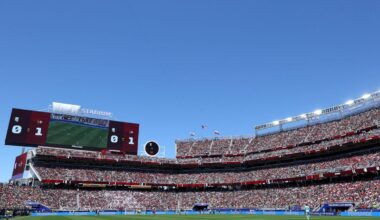 Fans defy FIFA ban to bring pre-revolutionary Iran flags into World Cup game