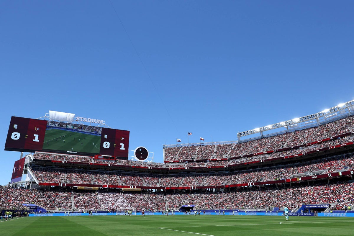 Fans defy FIFA ban to bring pre-revolutionary Iran flags into World Cup game