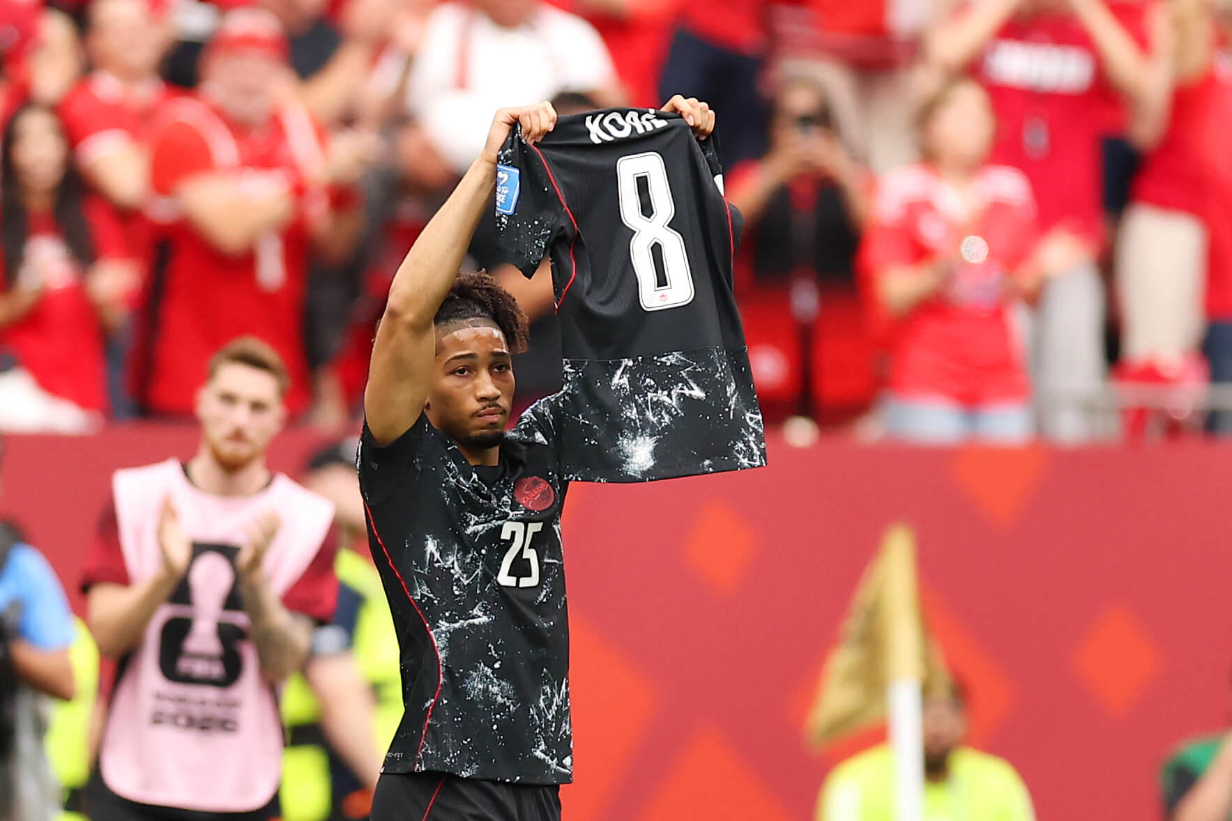 Saliba holding up Kone's shirt