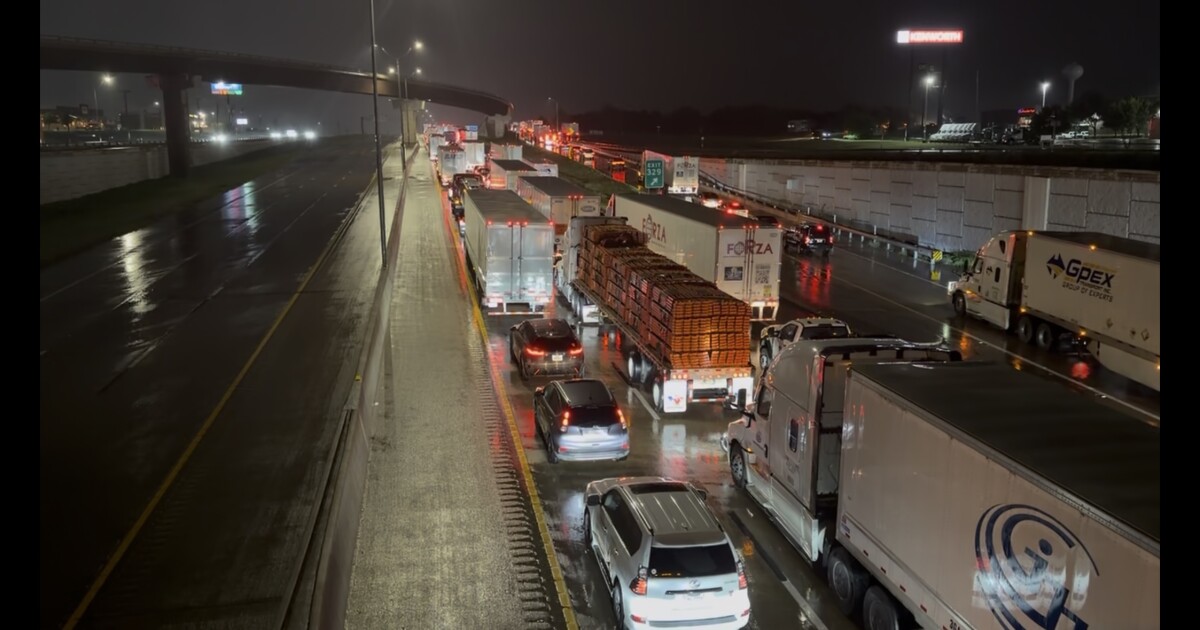 Multiple vehicles stranded in high water on I-35 south between Waco and Hewitt