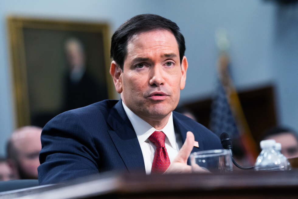 US urges Europe to step up travel measures against Ebola