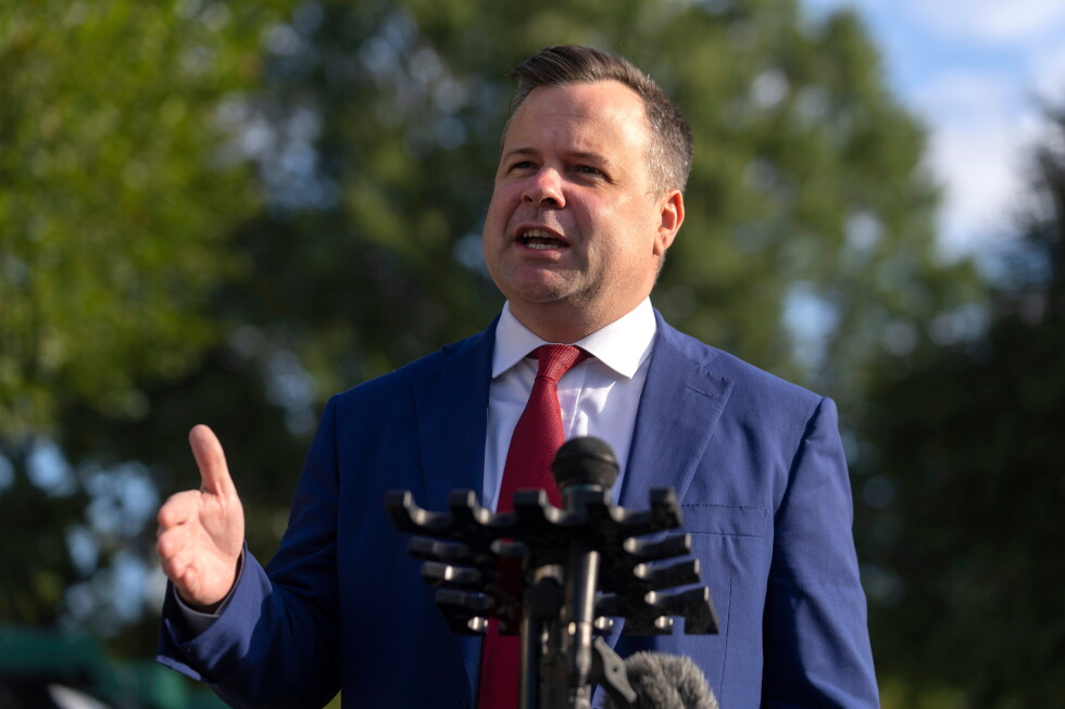 Trump sticks with Pulte as risk grows of lapse in spy powers