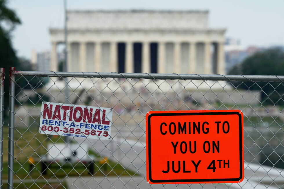 A Reflecting Pool that has long enticed visitors now gains police scrutiny