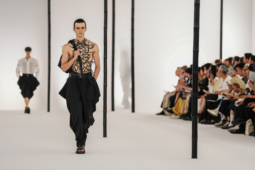 Gender blur shines at Paris men's fashion week with luxury flair