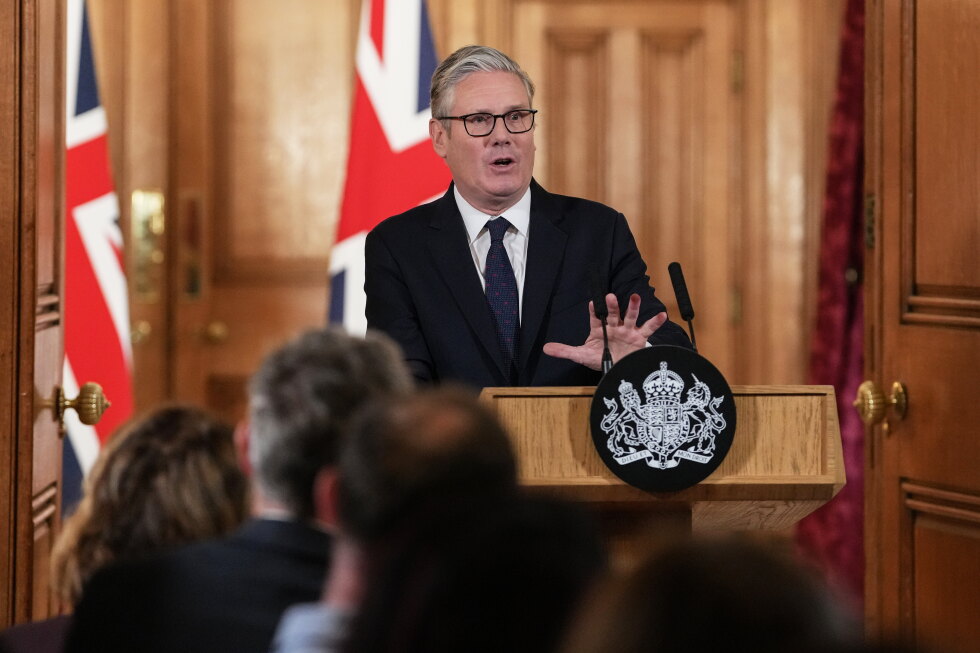 Starmer announces UK social media ban for teens
