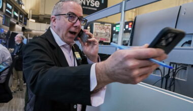 US stocks drift near their records after oil prices fall