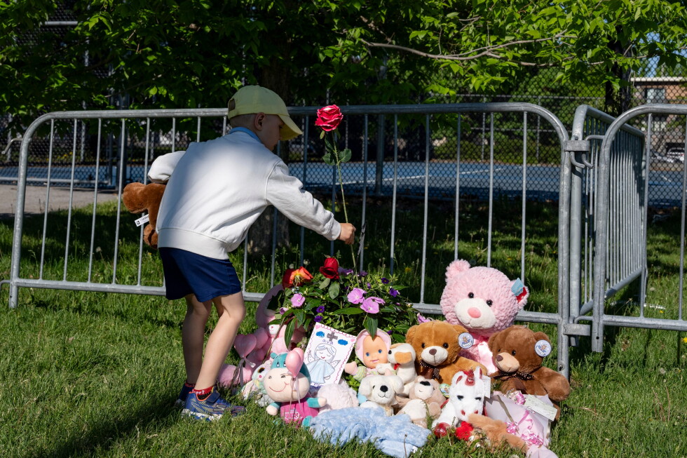 Child dies in inflatable castle accident in Montreal park