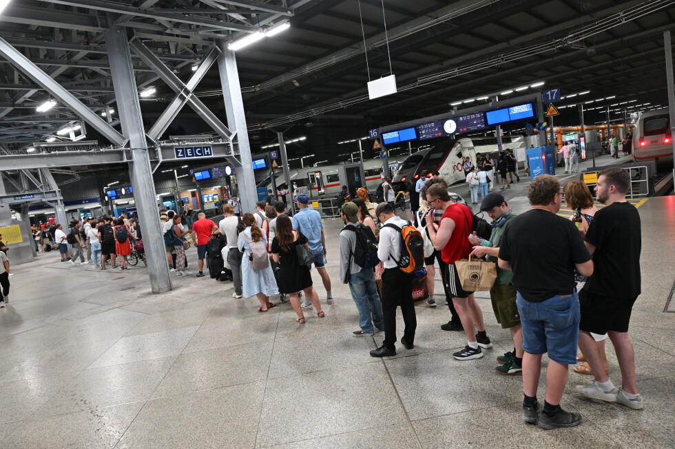 Trains halted across Germany by communication system problem