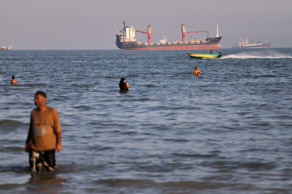 Tanker comes out of Strait of Hormuz on Oman route despite Iran threat