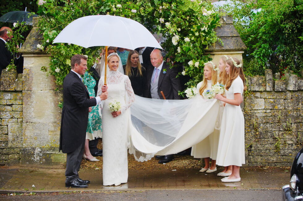 UK royal family gathers for Peter Phillips' wedding to nurse Harriet Sperling