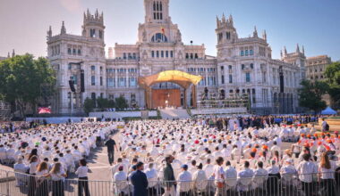 1 million turn out for pope's Mass and procession in Spain
