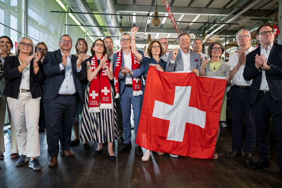 Early results show Swiss voters reject right-wing's bid to cap population at 10 million