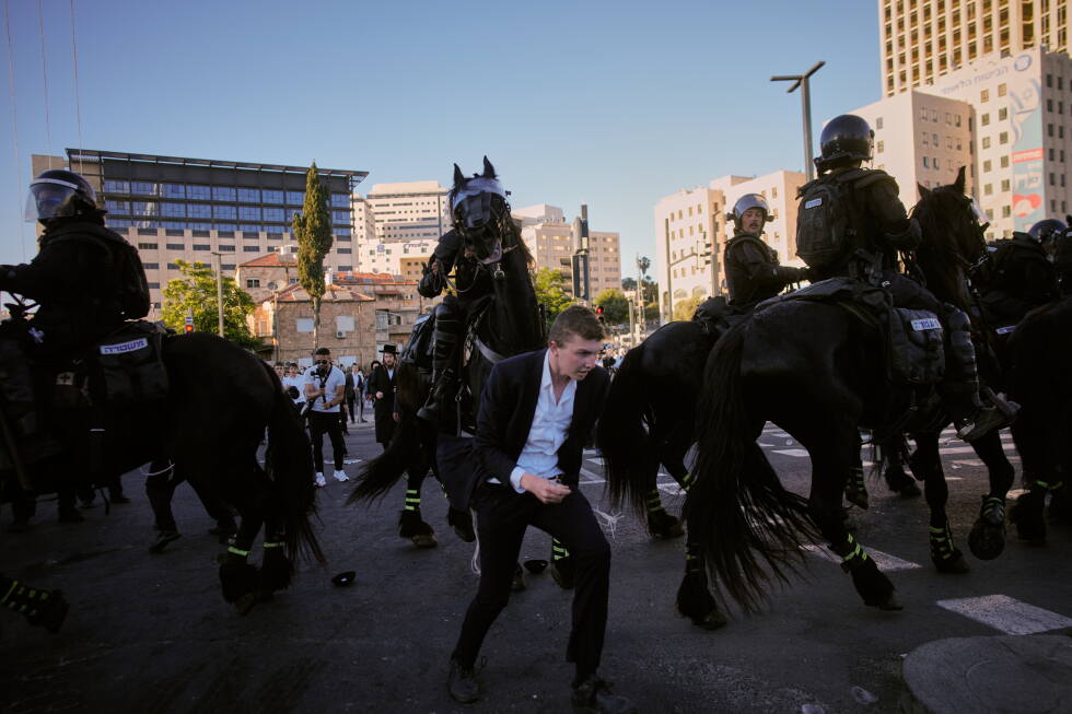 Tens of thousands of ultra-Orthodox Jews protest military draft in Israel