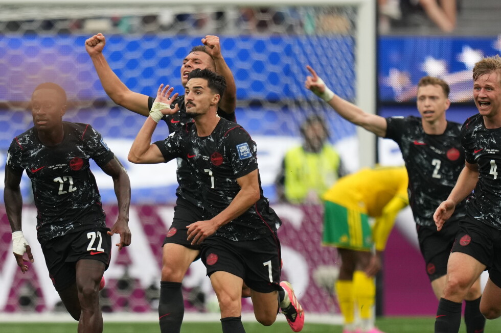 Canada beats South Africa 1-0 in World Cup's first knockout match on late goal by Stephen Eustáquio