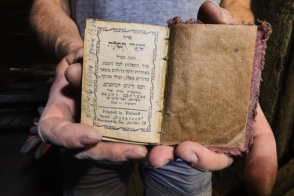 Secret bunker and tunnel for Polish Jews found in hideout