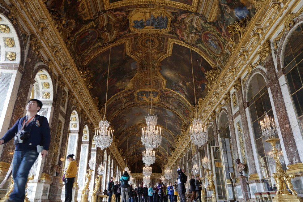 Macron deploys Versailles in high-stakes courtship of Trump