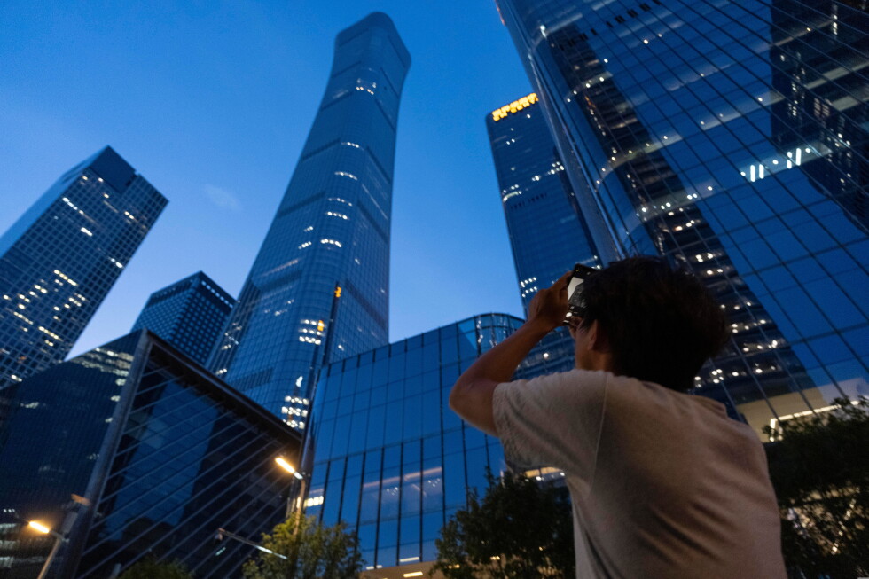 Small plane crashes into Beijing's tallest tower