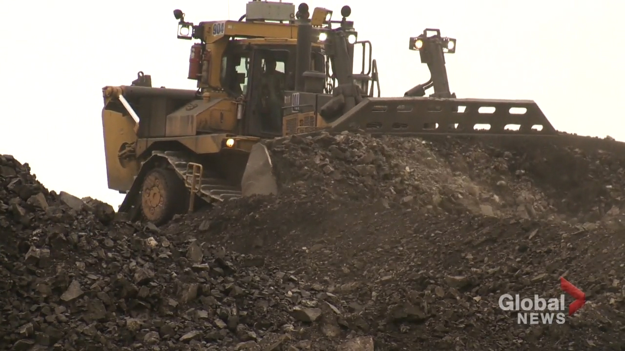 Click to play video: 'In wake of public backlash, Alberta reinstates 1976 coal policy'