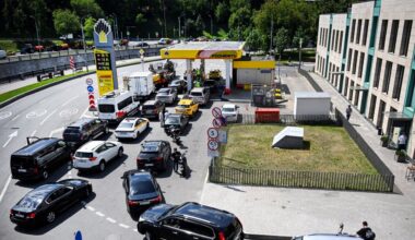 Long Lines for Gas Shatter the Illusion of Normalcy in Wartime Russia