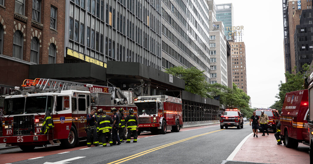 Live Updates: Midtown Manhattan Building Evacuated as Officials Warn of Collapse