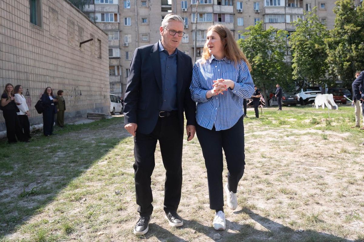 Keir Starmer with The Mirror's Lizzy Buchan in Ukraine