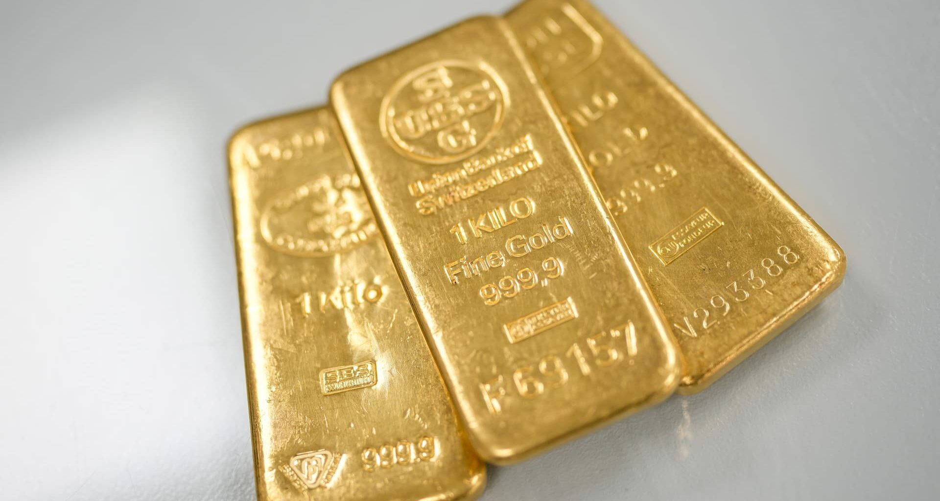 Gold gains on pause in US-Iran fighting; Fed decision looms