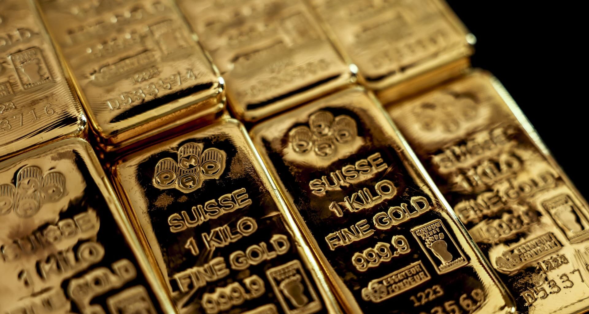 Gold rises as hopes for U.S.-Iran diplomacy pause oil rally