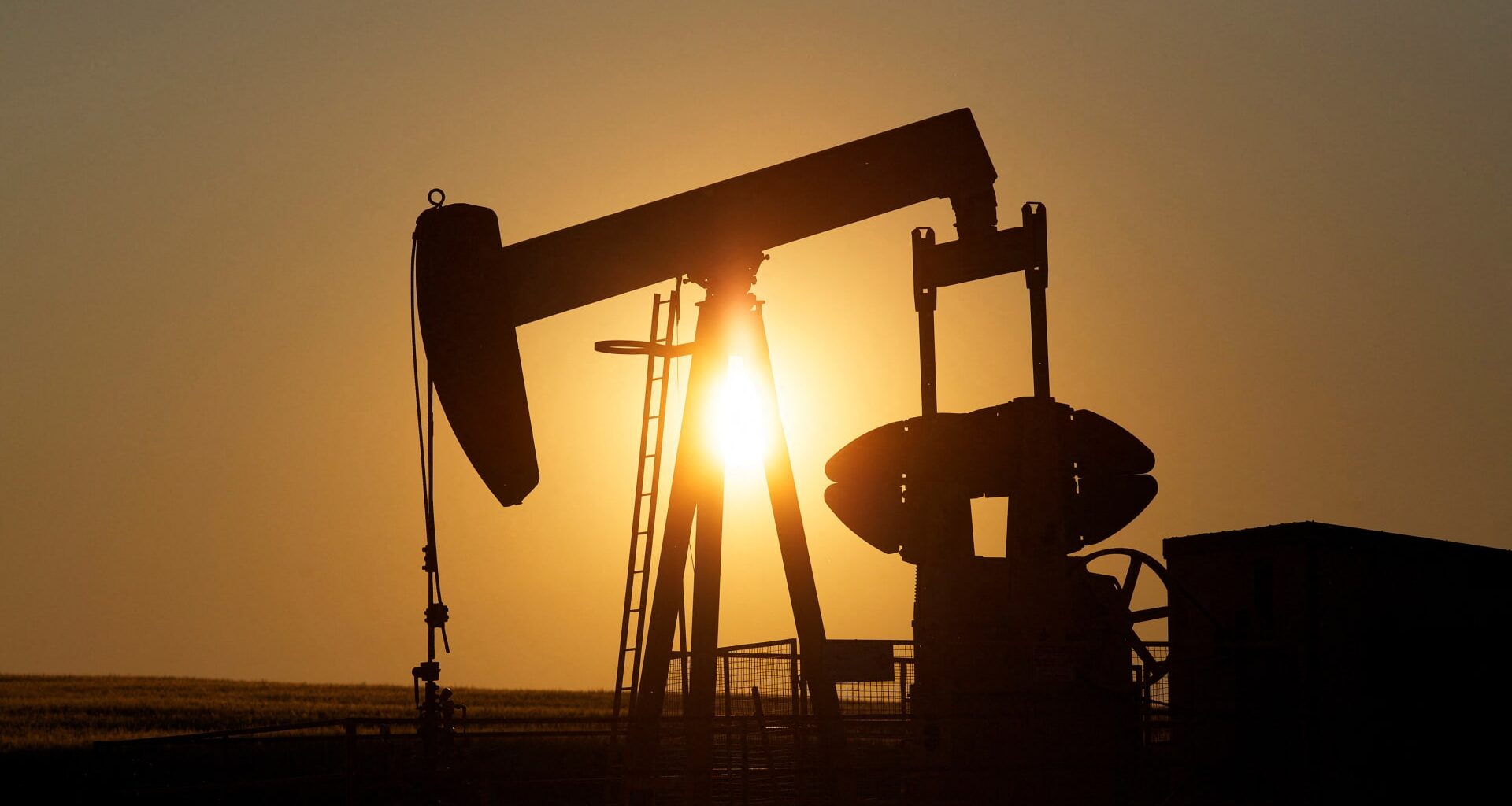 Oil prices dip as mediation efforts offset U.S.-Iran strikes