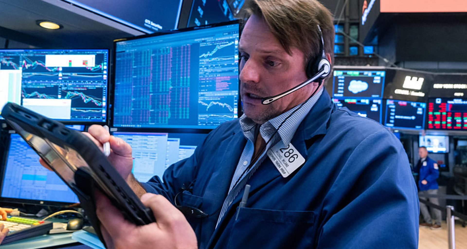 As the S&P 500 sells off, traders eye key 'risk pivot' level