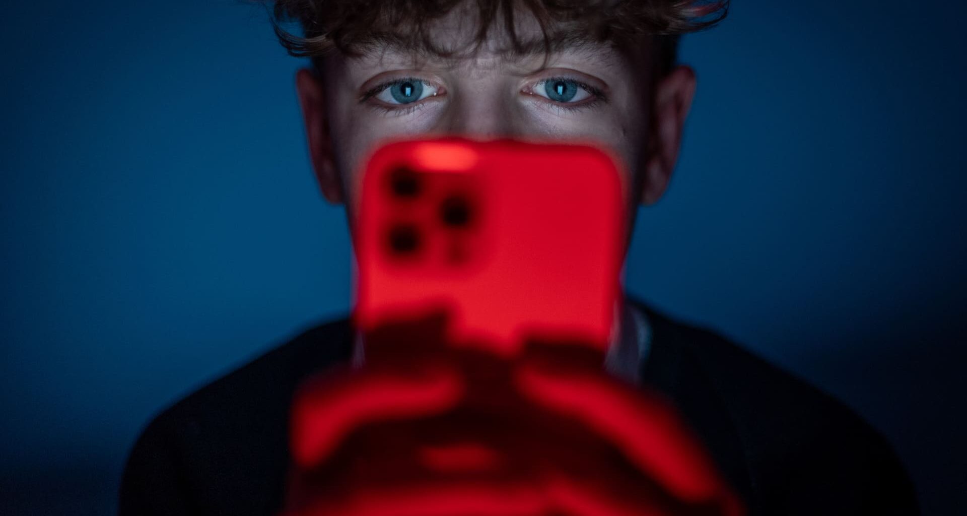 Midnight social media curfews and infinite scroll limit for U.K. teens
