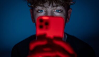 Midnight social media curfews and infinite scroll limit for U.K. teens