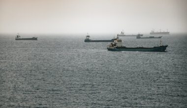 Oil prices rise as U.S. and Iran fight for control of Strait of Hormuz