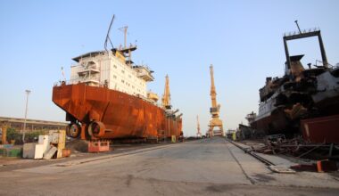 U.S. strikes Iran as tanker hit in Hormuz; 10-day ceasefire in focus
