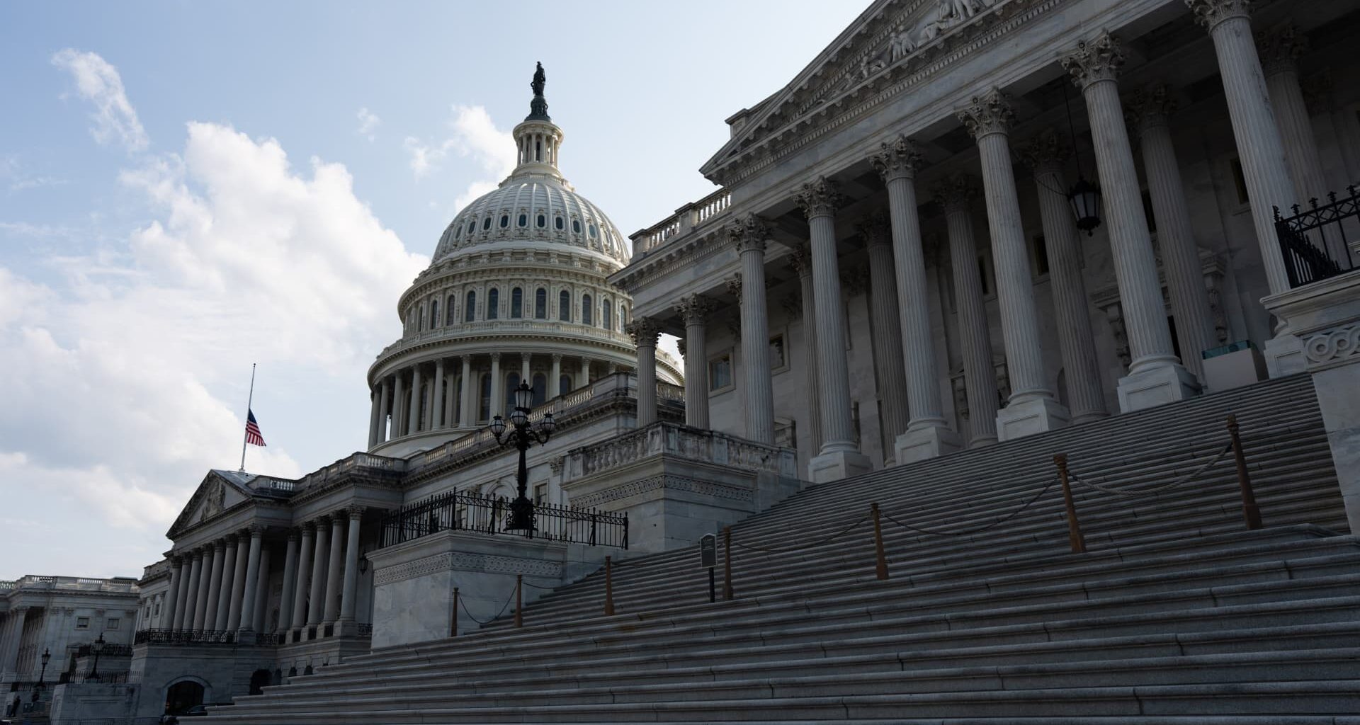 Congress pushes war powers resolutions, tells Trump to abandon Iran war