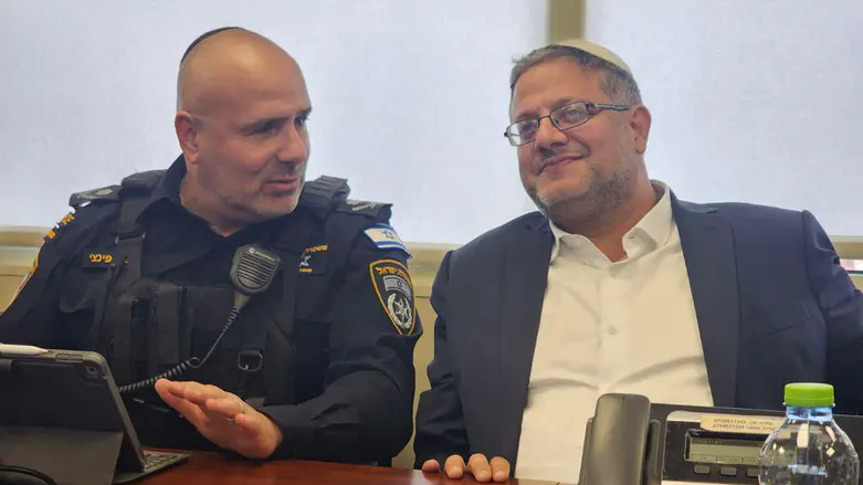 Most new Judea and Samaria police officers are local residents