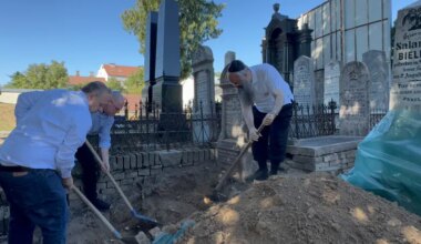 Watch: Herzl’s grandparents to be reburied in Israel after 77 years