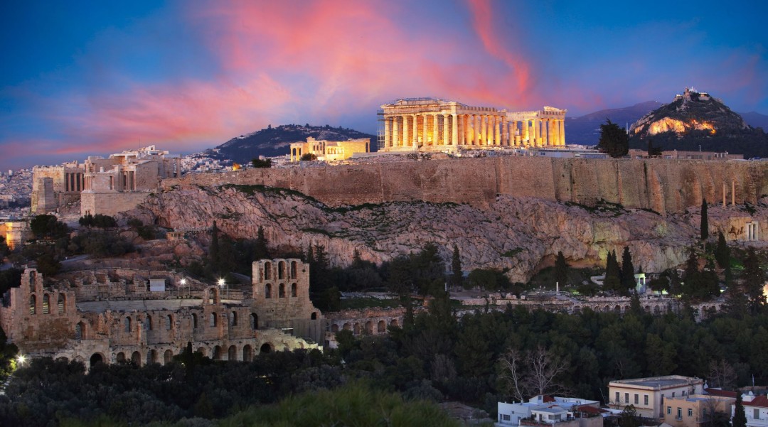 Acropolis Visit Turns Terrifying for 2 Tourists