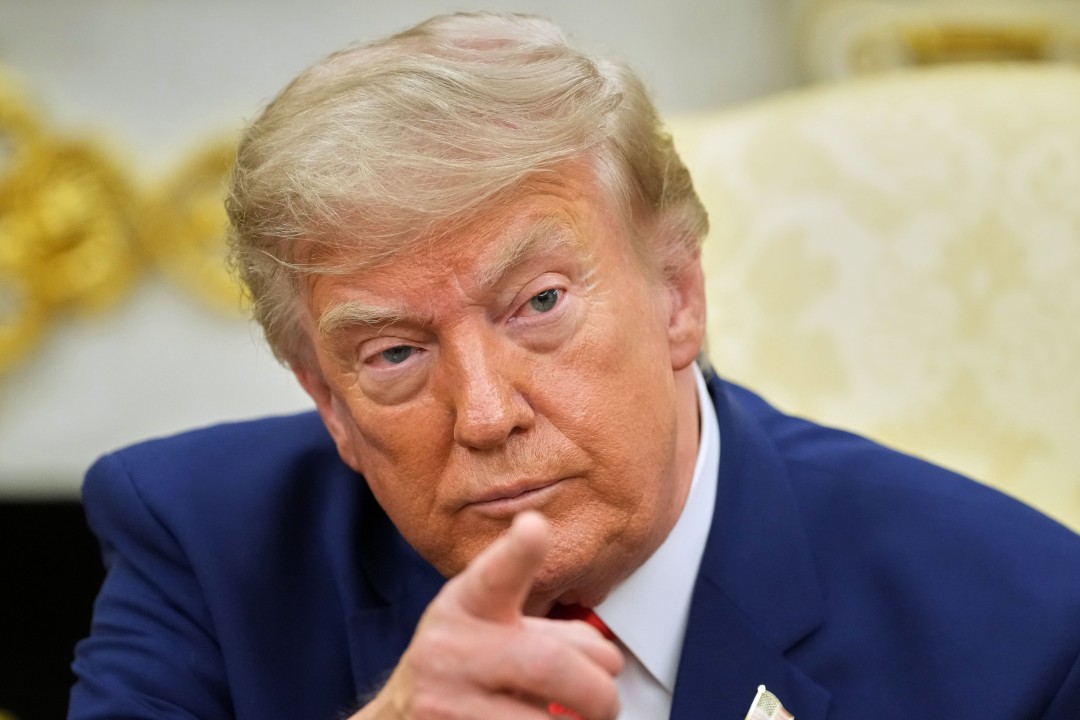 Trump to Iran: For Each Hormuz Hit, We'll Level a Bridge, Power Plant
