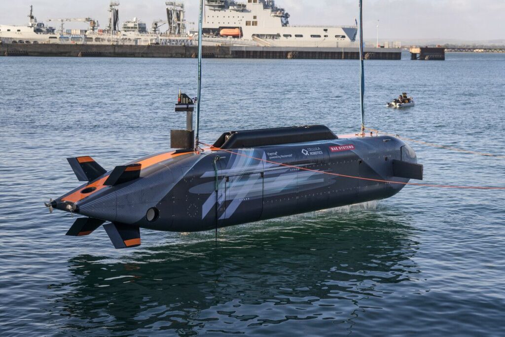 British engineers successfully demonstrate UK’s first autonomous extra large submarine "Herne" for military use