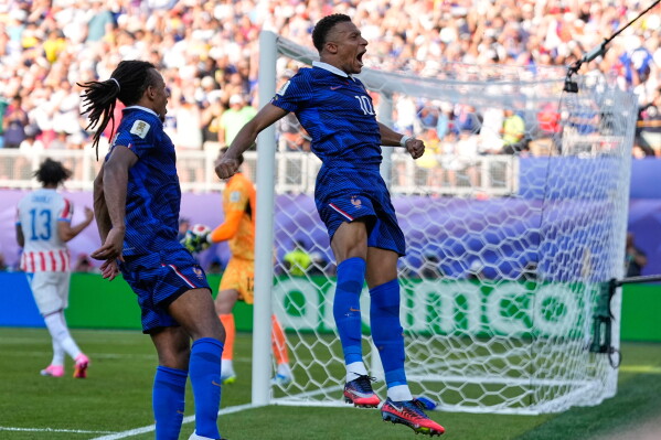 France's Kylian Mbappe celebrates after scoring from the penalty spot the opening goal during the World Cup round of 16 soccer match between Paraguay and France in Philadelphia, Saturday, July 4, 2026. (AP Photo/Matt Slocum)
