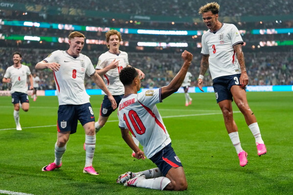 England's Jude Bellingham (10) celebrates with teammates after scoring his team's second goal during the World Cup round of 16 soccer match between Mexico and England in Mexico City, Sunday, July 5, 2026. (AP Photo/Natacha Pisarenko)