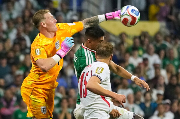 England goalkeeper Jordan Pickford (1) punches the ball clear of the goal during the World Cup round of 16 soccer match between Mexico and England in Mexico City, Sunday, July 5, 2026. (AP Photo/Natacha Pisarenko)