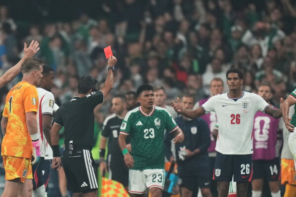 Referee Alireza Faghani, of Australia, a red card to England's Jarell Quansah, 26, during the World Cup round of 16 soccer match between Mexico and England in Mexico City, Sunday, July 5, 2026. (AP Photo/Silvia Izquierdo)