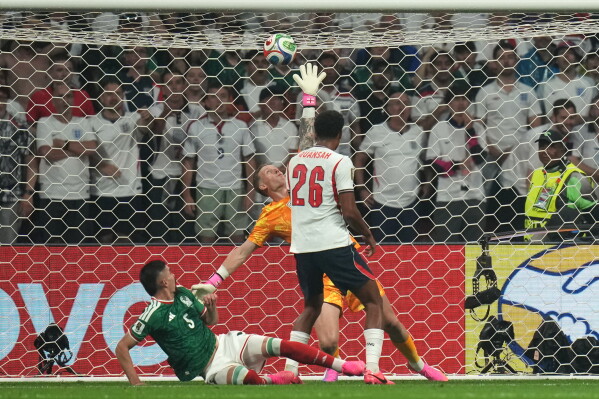 England goalkeeper Jordan Pickford fails to stop a goal by Mexico's Julian Quinones during the World Cup round of 16 soccer match between Mexico and England in Mexico City, Sunday, July 5, 2026. (AP Photo/Silvia Izquierdo)