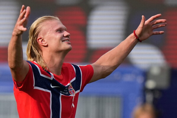 Norway's Erling Haaland (9) celebrates scoring his side's second goal during the World Cup round of 16 soccer match between Brazil and Norway in East Rutherford, N.J., near New York, Sunday, July 5, 2026. (AP Photo/Frank Franklin II)